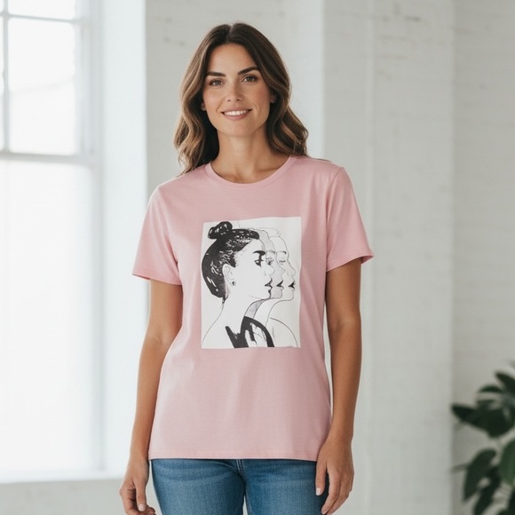 NEW•S-L•Top Bun Silhouette Print Tee•NWT• - Picture 1 of 17